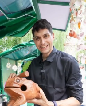 US vlogger explores Jinan, a city soaked in springs