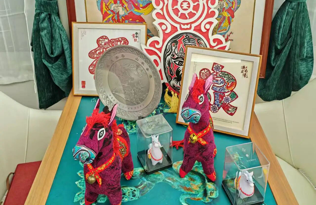 Jinan heritage boards relics-themed train