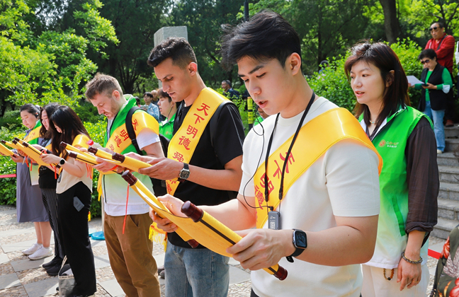 Chinese Language Day celebrated at Jinan's Qianfo Mountain