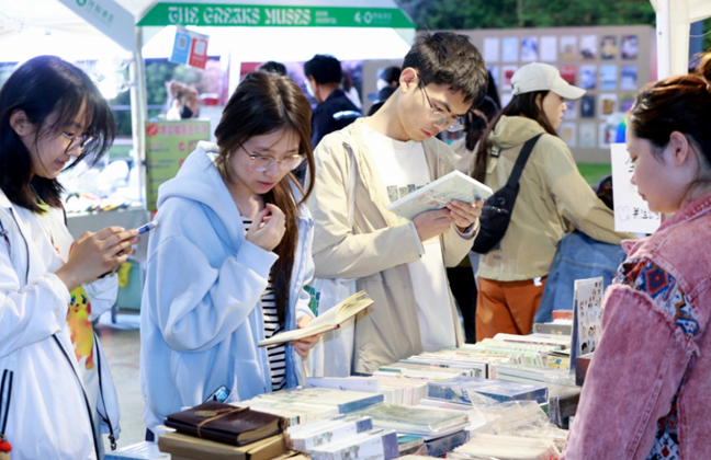 From book markets to metro reads, Jinan celebrates reading week