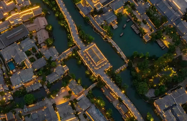 Escape summer heat at Mingshui Ancient Town in Jinan