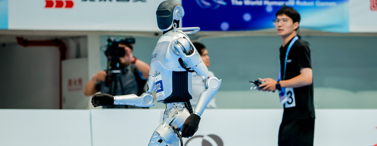 Jinan robot wins 100m at World Humanoid Robot Games