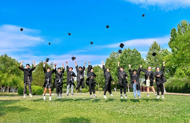 Jinan holds graduation ceremony for university students
