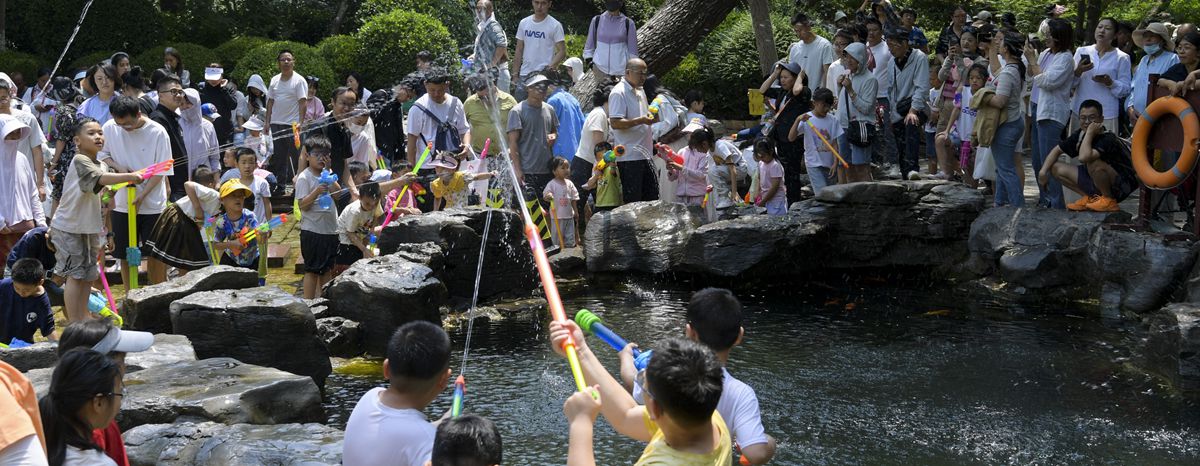 Jinan's springs draw growing crowds in June heat