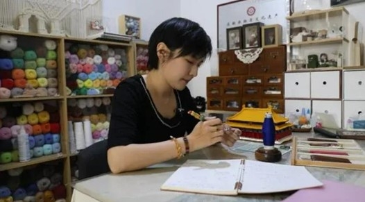 Jinan woman goes viral for crochet creations