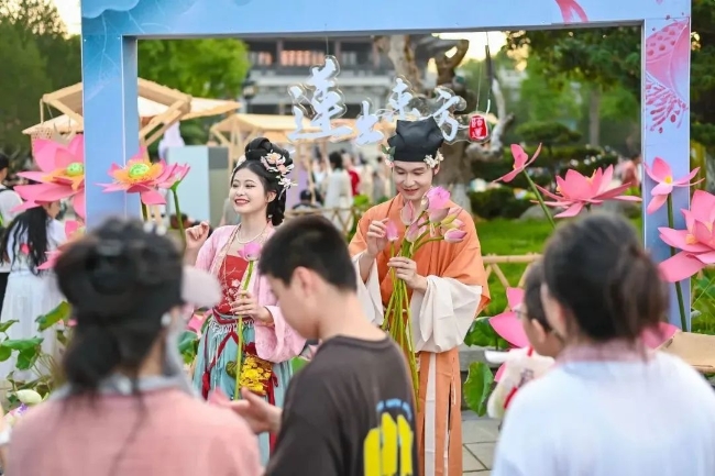 ​Song-style night fair brings ancient charm to Jinan