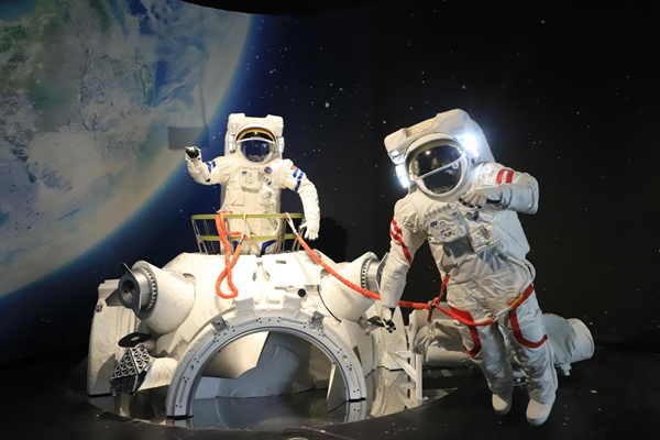 Immersive aerospace art exhibition debuts in Jinan