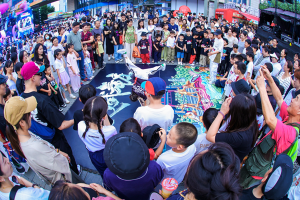 Lixia street dance showdown ignites Jinan with youthful energy