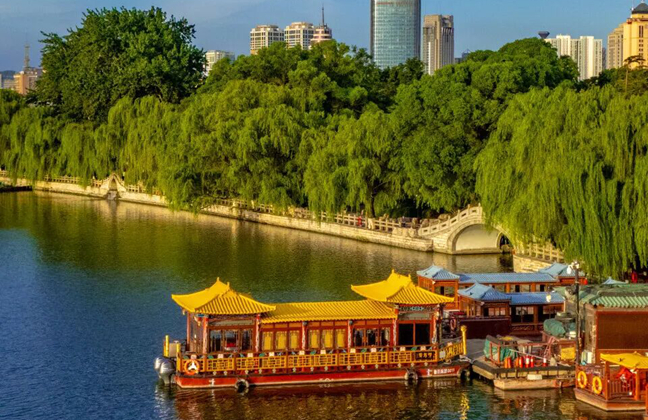 Jinan celebrates tourism boom during May Day holiday