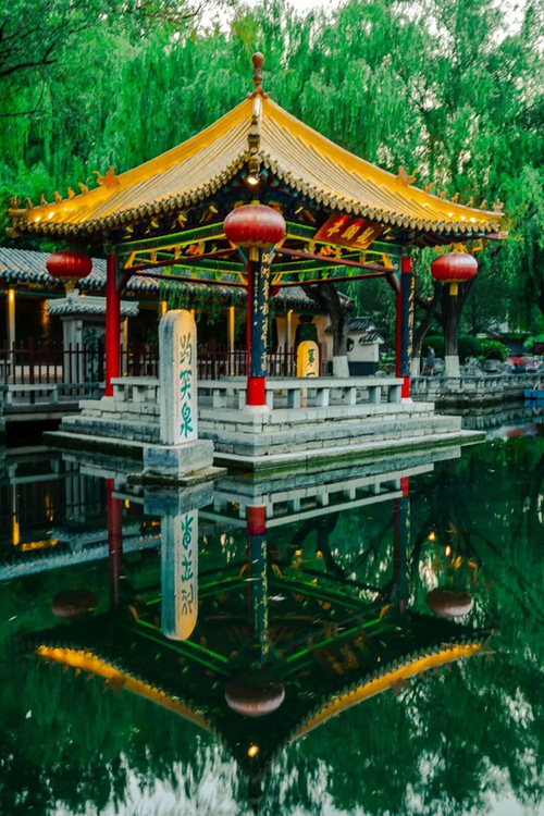 趵突泉标题图_副本.jpg